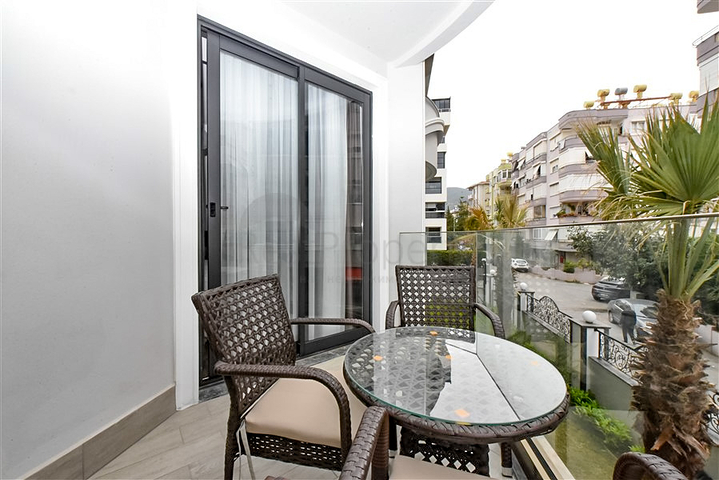 Sea View 1+1 Apartment in Beachfront Complex, Alanya