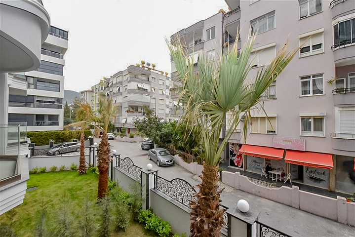 Sea View 1+1 Apartment in Beachfront Complex, Alanya