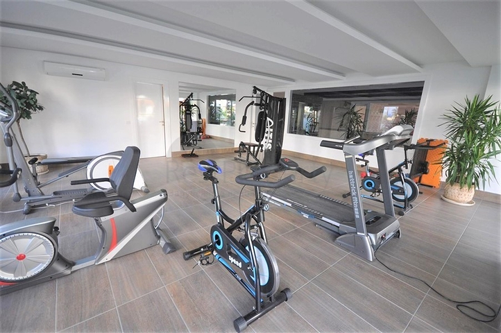 Spacious two-bedroom apartment with a beautiful view of the pool