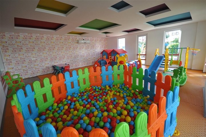 Spacious two-bedroom apartment with a beautiful view of the pool