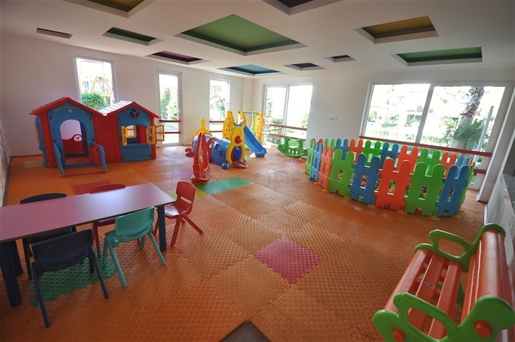 Spacious two-bedroom apartment with a beautiful view of the pool