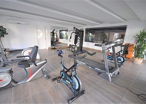 Spacious two-bedroom apartment with a beautiful view of the pool