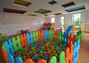 Spacious two-bedroom apartment with a beautiful view of the pool