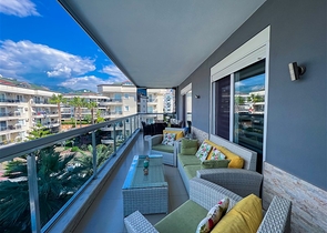 Spacious two-bedroom apartment with a beautiful view of the pool