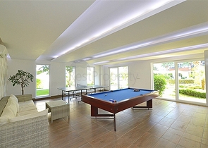 Spacious two-bedroom apartment with a beautiful view of the pool