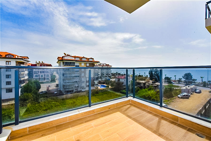 Apartment with sea view in Kestel district