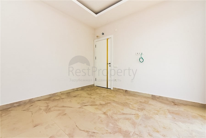 2+1 apartment with its own garden in Kestel