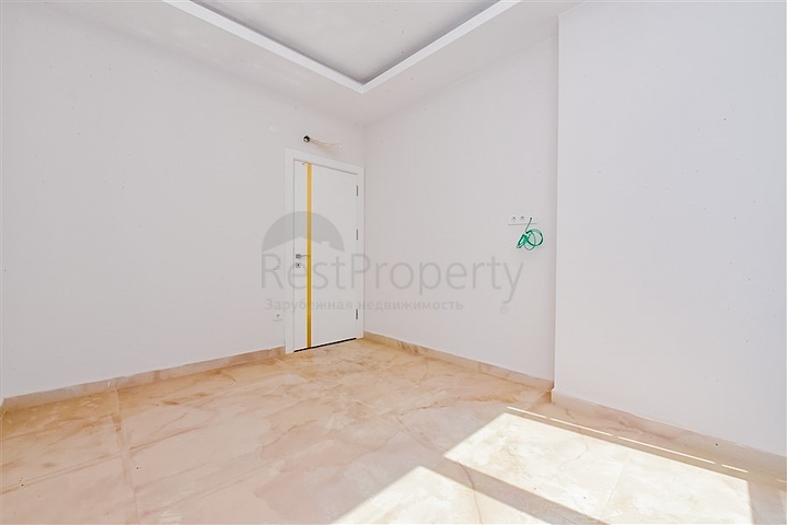 2+1 apartment with its own garden in Kestel