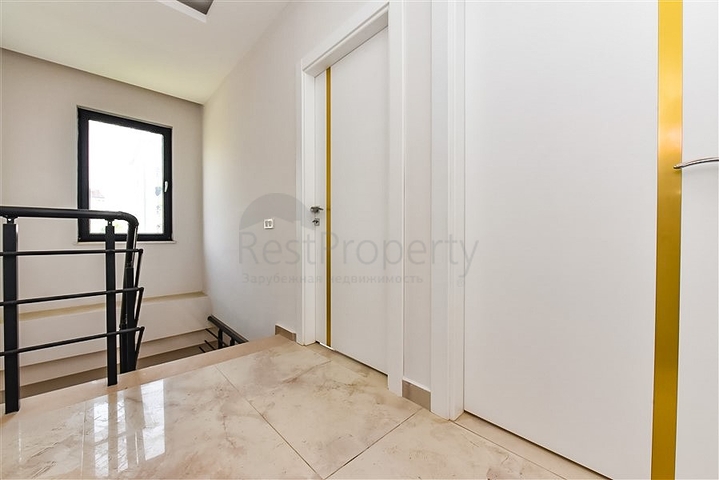 2+1 apartment with its own garden in Kestel