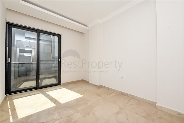 2+1 apartment with its own garden in Kestel