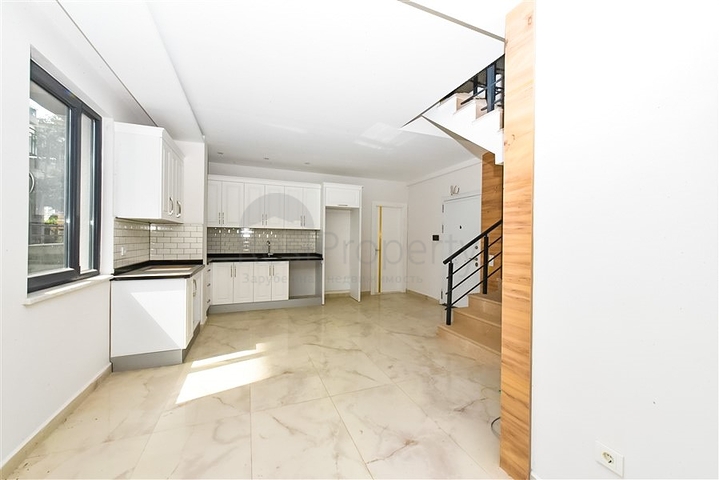 2+1 apartment with its own garden in Kestel