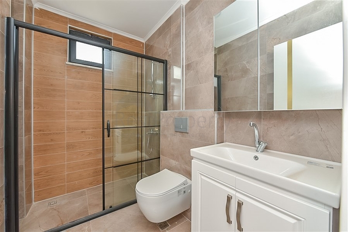 2+1 apartment with its own garden in Kestel