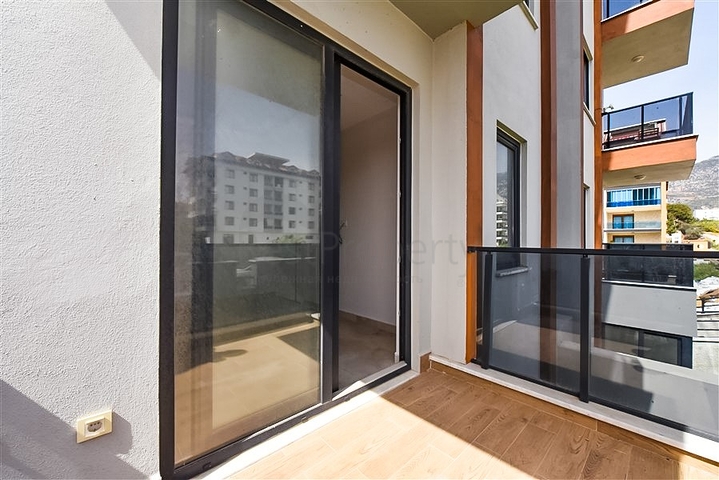 2+1 apartment with its own garden in Kestel