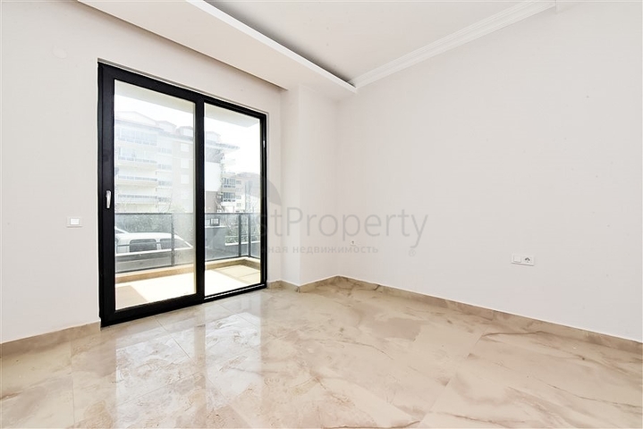 2+1 apartment with its own garden in Kestel