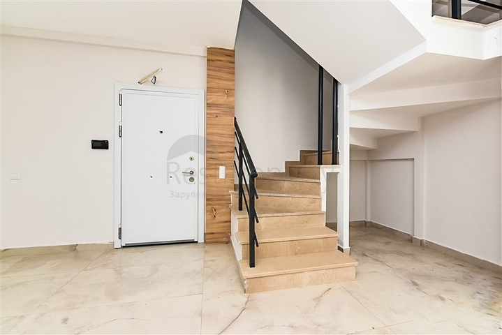 2+1 apartment with its own garden in Kestel