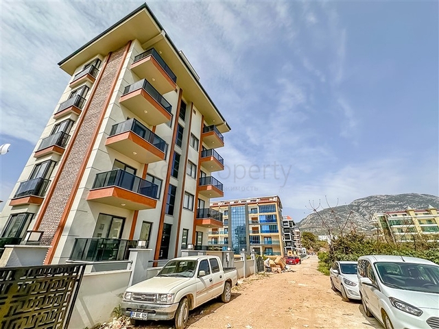 2+1 apartment with its own garden in Kestel