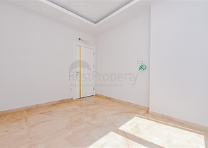 2+1 apartment with its own garden in Kestel