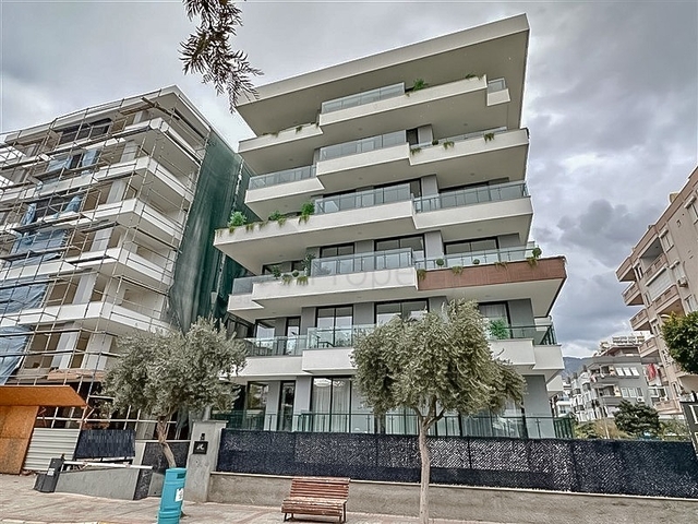 3+1 penthouse in a new residential complex near Cleopatra beach