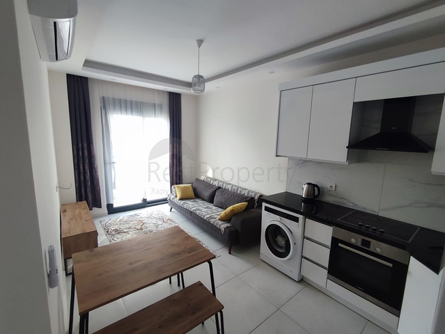 1+1 apartment with furniture and appliances in Mahmutlar district