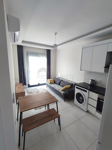 1+1 apartment with furniture and appliances in Mahmutlar district