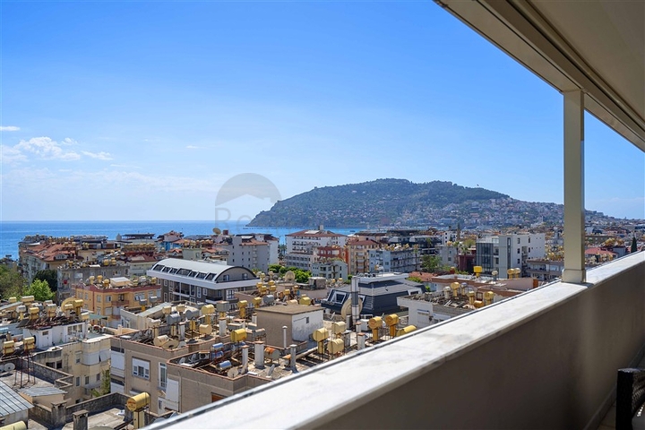 Petnhouse with a unique layout of 6+1 for a residence permit