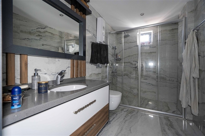 Petnhouse with a unique layout of 6+1 for a residence permit