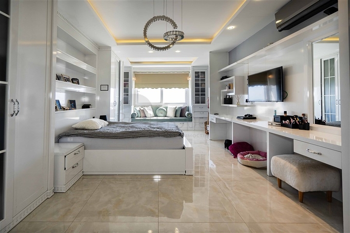 Petnhouse with a unique layout of 6+1 for a residence permit