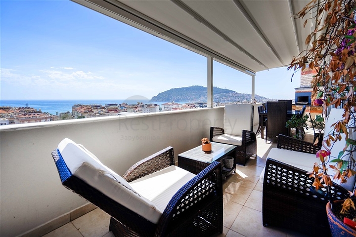 Petnhouse with a unique layout of 6+1 for a residence permit