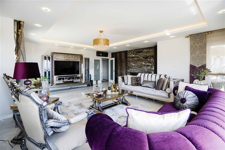 Petnhouse with a unique layout of 6+1 for a residence permit