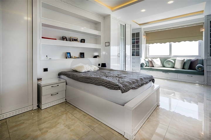 Petnhouse with a unique layout of 6+1 for a residence permit