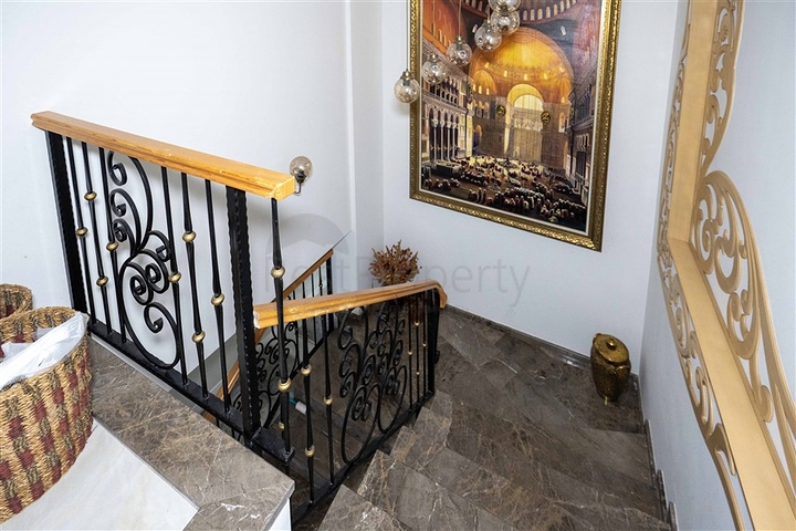 Petnhouse with a unique layout of 6+1 for a residence permit