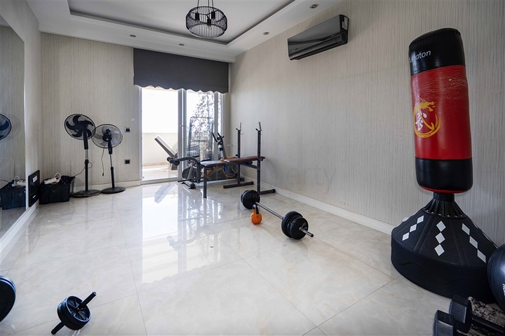 Petnhouse with a unique layout of 6+1 for a residence permit