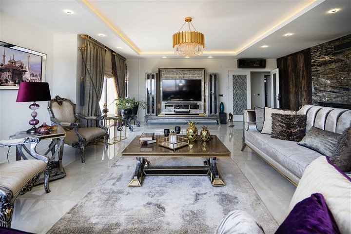 Petnhouse with a unique layout of 6+1 for a residence permit