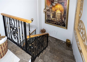 Petnhouse with a unique layout of 6+1 for a residence permit