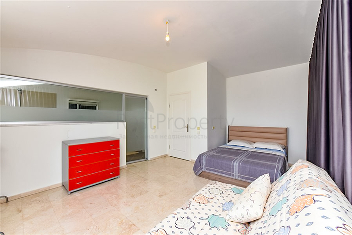 Spacious 3+1 penthouse in Konakli district. 