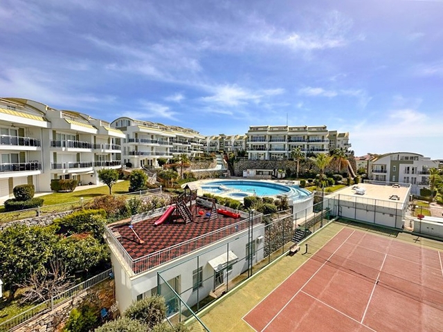 Spacious 3+1 penthouse in Konakli district. 