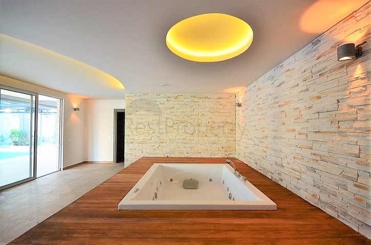 Apartment on the first coastline in Kestel district