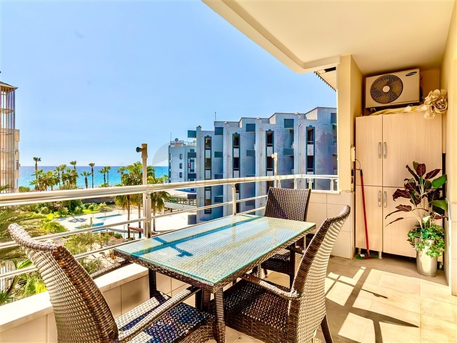 1+1 apartment 100 meters from the sea in Both directions