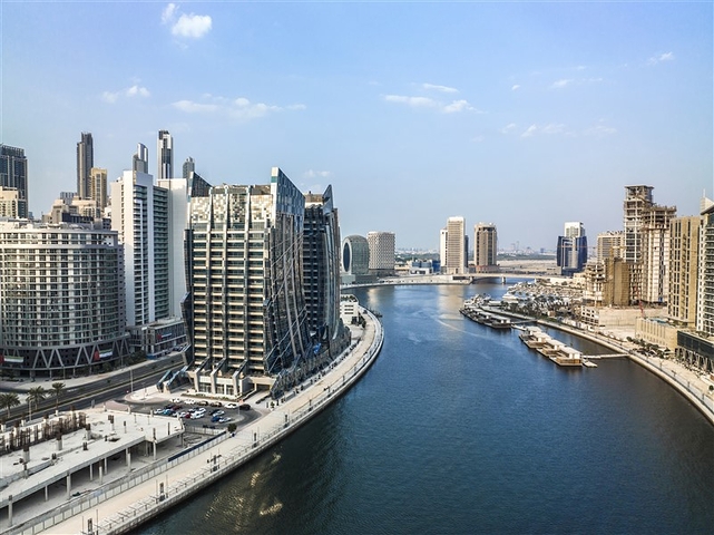 Furnished apartments in Dubai on the canal in Business Bay
