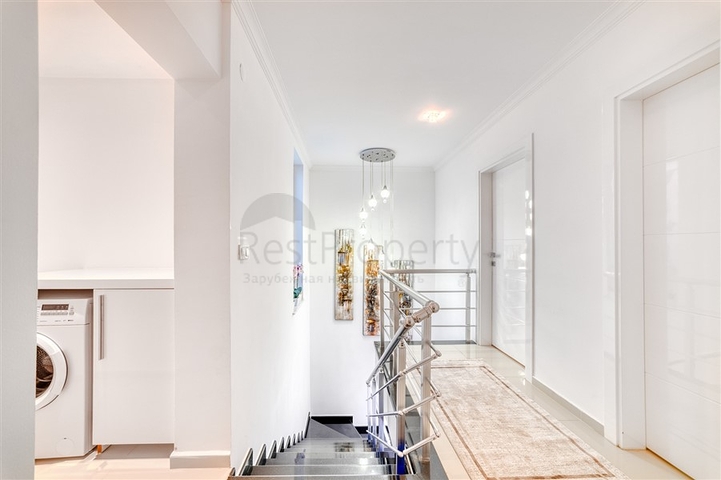 Villa 8+2 in Kargicak area 