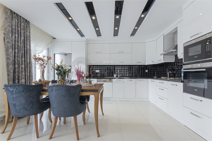 Villa 8+2 in Kargicak area 