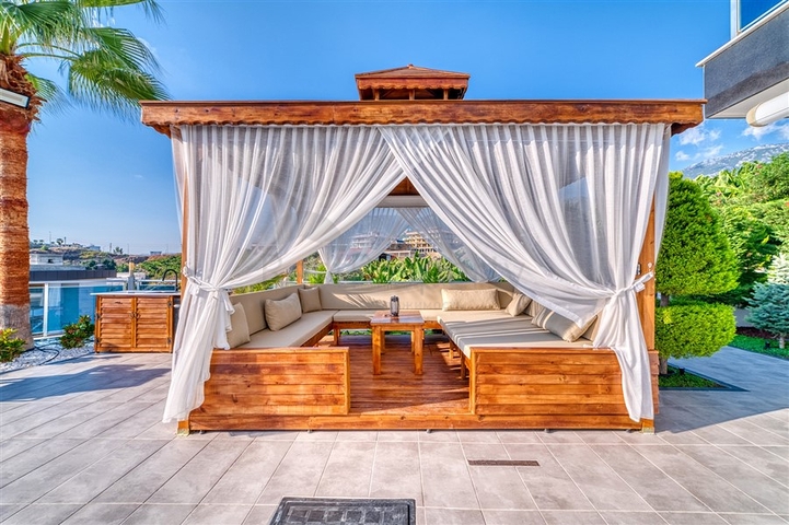 Villa 8+2 in Kargicak area 