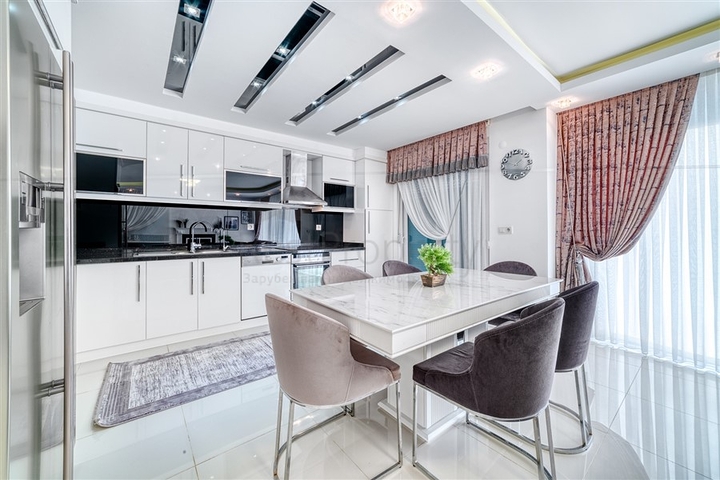 Villa 8+2 in Kargicak area 