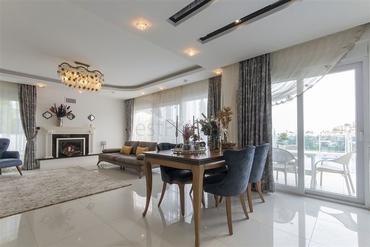 Villa 8+2 in Kargicak area 