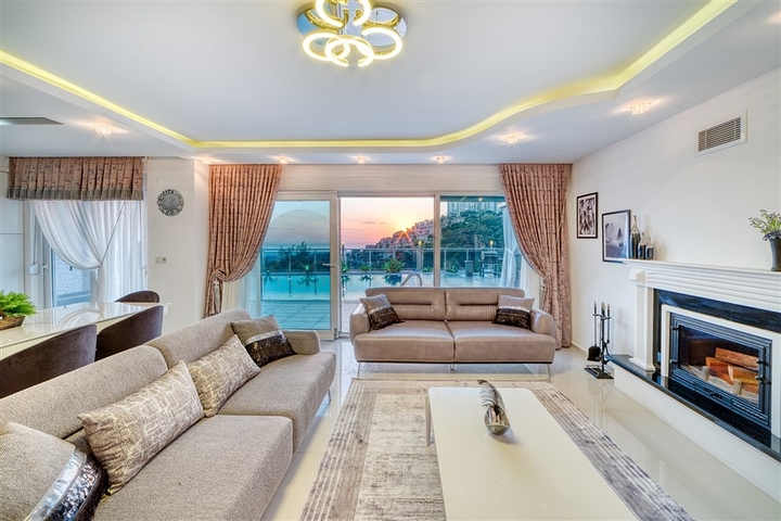 Villa 8+2 in Kargicak area 