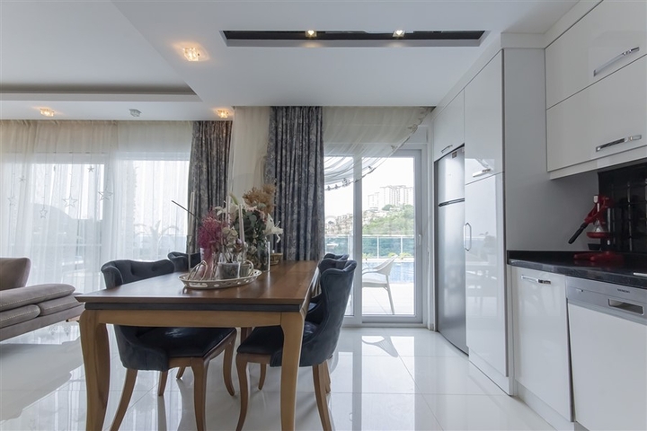 Villa 8+2 in Kargicak area 