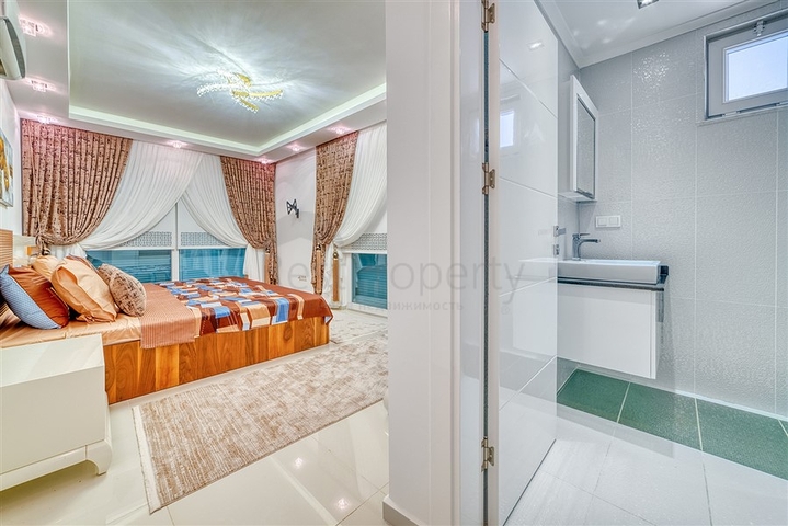 Villa 8+2 in Kargicak area 