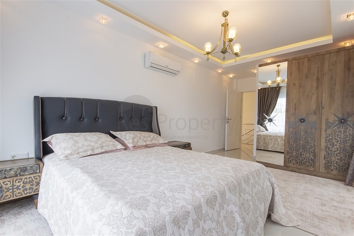 Villa 8+2 in Kargicak area 