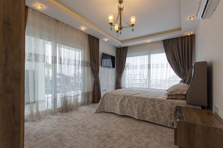 Villa 8+2 in Kargicak area 