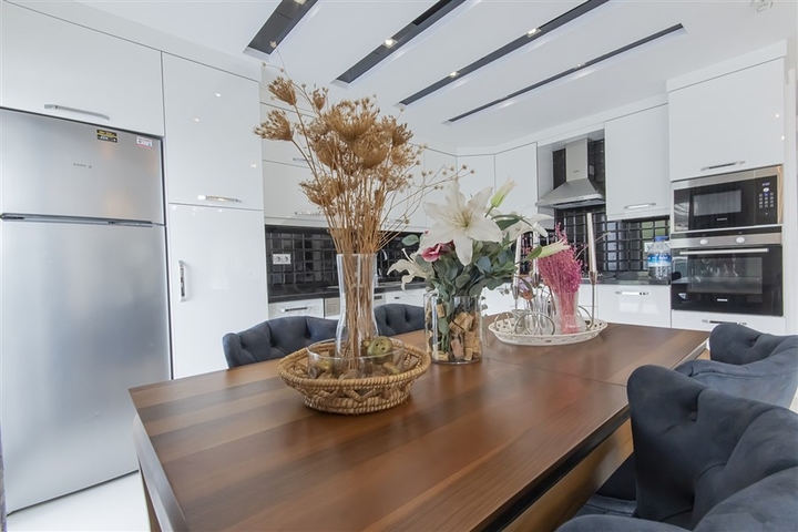 Villa 8+2 in Kargicak area 